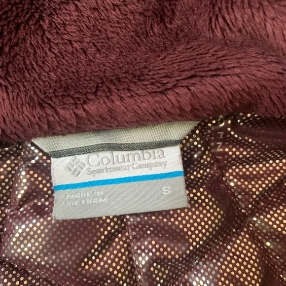 Burgundy small women’s Columbia jacket - Picture 2 of 5